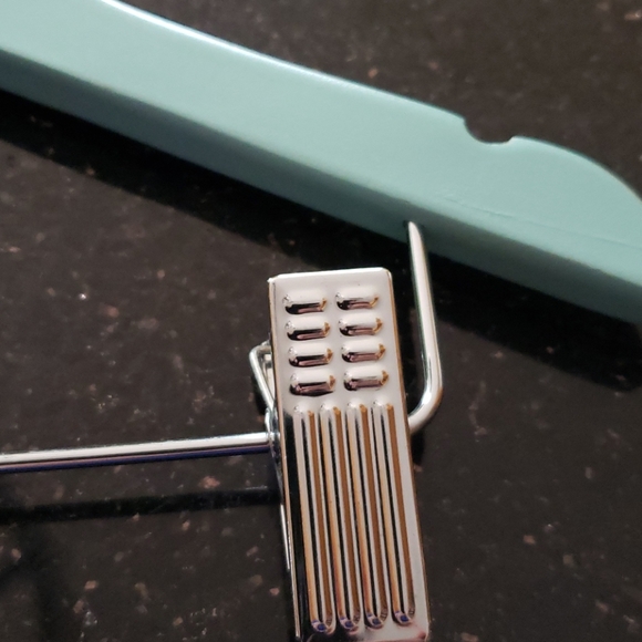 Multicolored wooden kids hangers - Picture 3 of 3